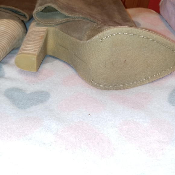 NEW DOLCE VITA, HIGH HEEL, KNEE HIGH BOOTS, SIZE 6, TAUPE SUED MATERIAL! - Picture 4 of 5